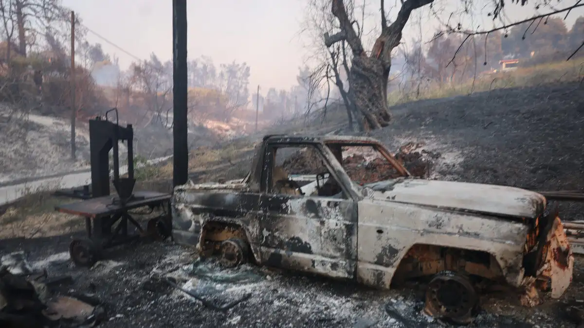 Χαλκιδική: Μετρούν τις πληγές τους μετά τη πυρκαγιά – Ζημιές σε σπίτια και υποδομές ΦΩΤΟ - ΒΙΝΤΕΟ