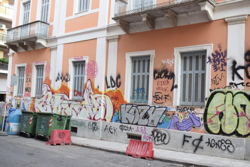Πάτρα: Η «Κοινοτοπία» βάζει «χέρι» για την έλλειψη Δημοτικής Αστυνομίας - «Πόλη έρμαιο βανδαλισμών» ΦΩΤΟ 4 Νομαρχία Πατρέως Καραισκάκη