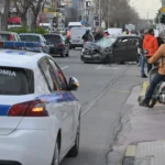 Χανιά: Τζιπ παρέσυρε σταθμευμένα αυτοκίνητα – Ένα «κρεμάστηκε» στο κενό ΦΩΤΟ