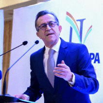«Άλλα λέει η Λαϊκή Συσπείρωση ΚΚΕ με το στόμα του Πελετίδη στην αντιπολίτευση και άλλα εφαρμόζει όμως όταν διοικεί;» 3 Ο Πέλεττιδης μιλάει σε συγκέντρωση της Λαϊκής Συσπείρωσης του ΚΚΕ
