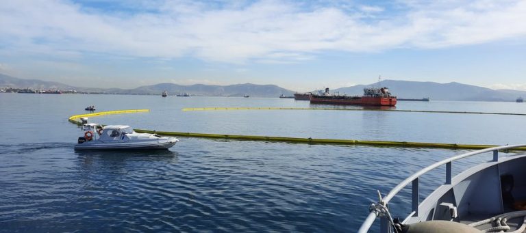 Φωκίδα: Ρύπανση στο λιμάνι της Αντίκυρας