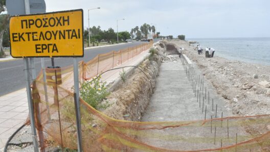 Πάτρα: Ο δήμος καταγγέλλεται ότι ασφαλτόστρωσε ιδιωτικό δρόμο στην Πλαζ 14 Δήμα Πάτρας σε δημόσια συγκέντρωση
