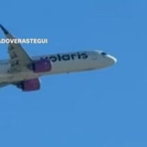 ΗΠΑ: Κινητήρας αεροσκάφους παίρνει φωτιά στον αέρα BΙΝΤΕΟ