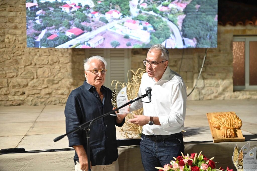 Η αυλαία της Αγροτικής Έκθεσης Χαλανδρίτσας ΦΩΤΟ 5 Η αυλαία της Αγροτικής Έκθεσης Χαλανδρίτσας ΦΩΤΟ