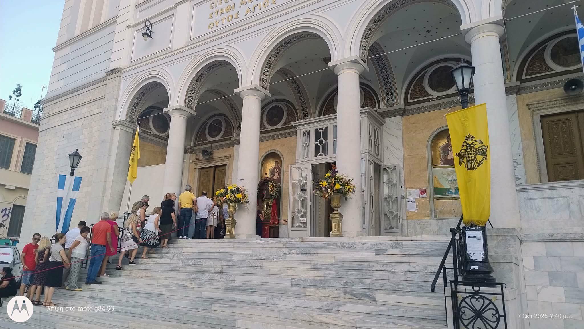 Ουρές πιστών στον εορτασμό της Παντάνασσας ΦΩΤΟ