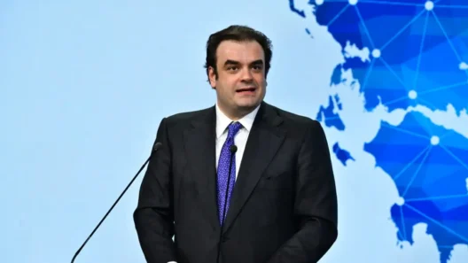 Πιερρακάκης: Η Ελλάδα αναβαθμίζεται όταν οι αγορές δοκιμάζονται 12 Πιερρακάκης: Η Ελλάδα αναβαθμίζεται όταν οι αγορές δοκιμάζονται