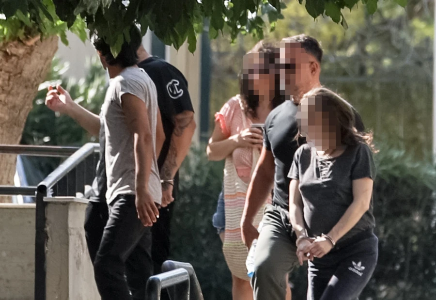 Νεκρό βρέφος στην Κυψέλη: Στον ανακριτή οι τρεις συλληφθέντες ΦΩΤΟ
