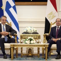 Συνάντηση Μητσοτάκη και Αλ Σίσι στο Ελ Αλαμέιν για την Τριμερή Σύνοδο