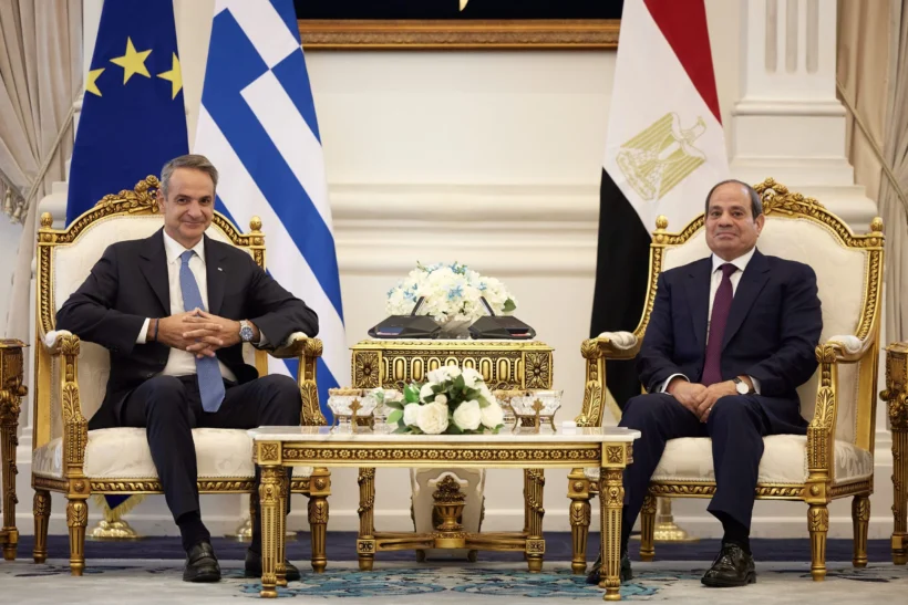 Συνάντηση Μητσοτάκη και Αλ Σίσι στο Ελ Αλαμέιν για την Τριμερή Σύνοδο 4 Συνάντηση Μητσοτάκη και Αλ Σίσι στο Ελ Αλαμέιν για την Τριμερή Σύνοδο