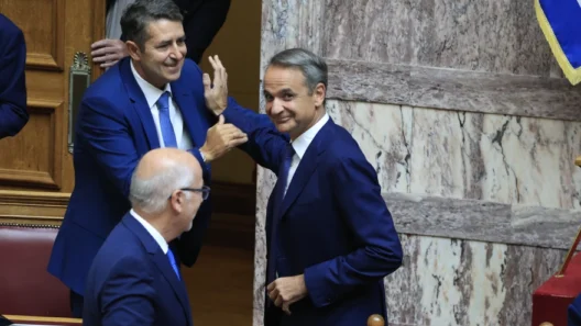 Επέστρεψε στα υπουργικά έδρανα ο Μυλωνάκης μετά τη σοβαρή περιπέτεια της υγείας του