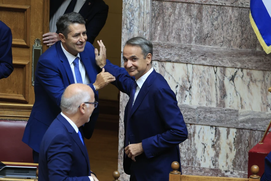 Επέστρεψε στα υπουργικά έδρανα ο Μυλωνάκης μετά τη σοβαρή περιπέτεια της υγείας του