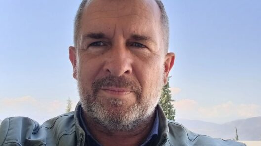«Τόσο χαμηλά κύριε Τσίπρα;» 12 «Τόσο χαμηλά κύριε Τσίπρα;»
