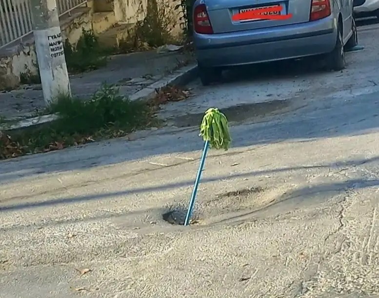 Δρόμοι στην Πάτρα με μεγάλες λακκούβες και κατεστραμμένο οδόστρωμα