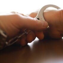 Ηλέια: Σύλληψη με ένταλμα περί όπλων και ενδοοικογενειακής βίας