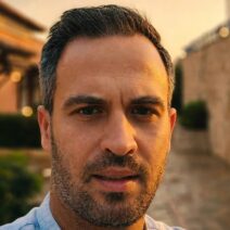 «Η κ. Αλεξοπούλου σαν Μαυρογιαλούρος του ΄26»