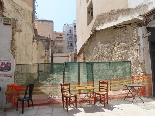 Πάτρα: Κατεδαφίστηκε ιστορικό αρτοποιείο και στη θέση του «σηκώνεται» πολυκατοικία ΦΩΤΟ 5 Πάτρα: Κατεδαφίστηκε ιστορικό αρτοποιείο και στη θέση του «σηκώνεται» πολυκατοικία ΦΩΤΟ