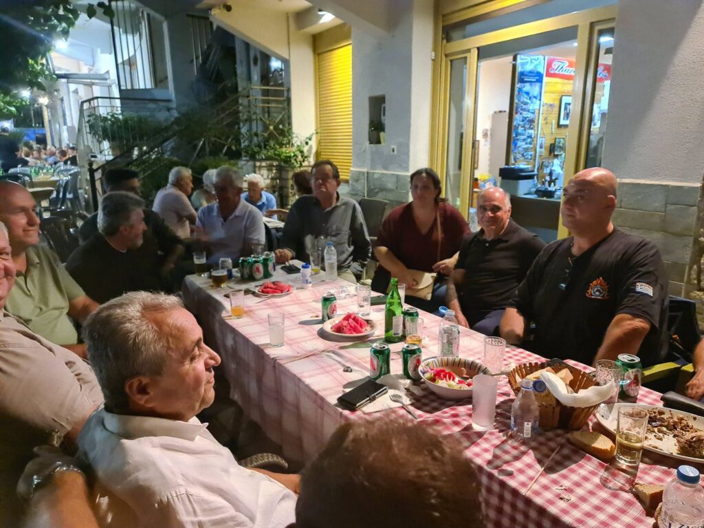 Ο δήμαρχος Καλαβρύτων με την παρέα του στο πανηγύρι των Τριποτάμων ΦΩΤΟ