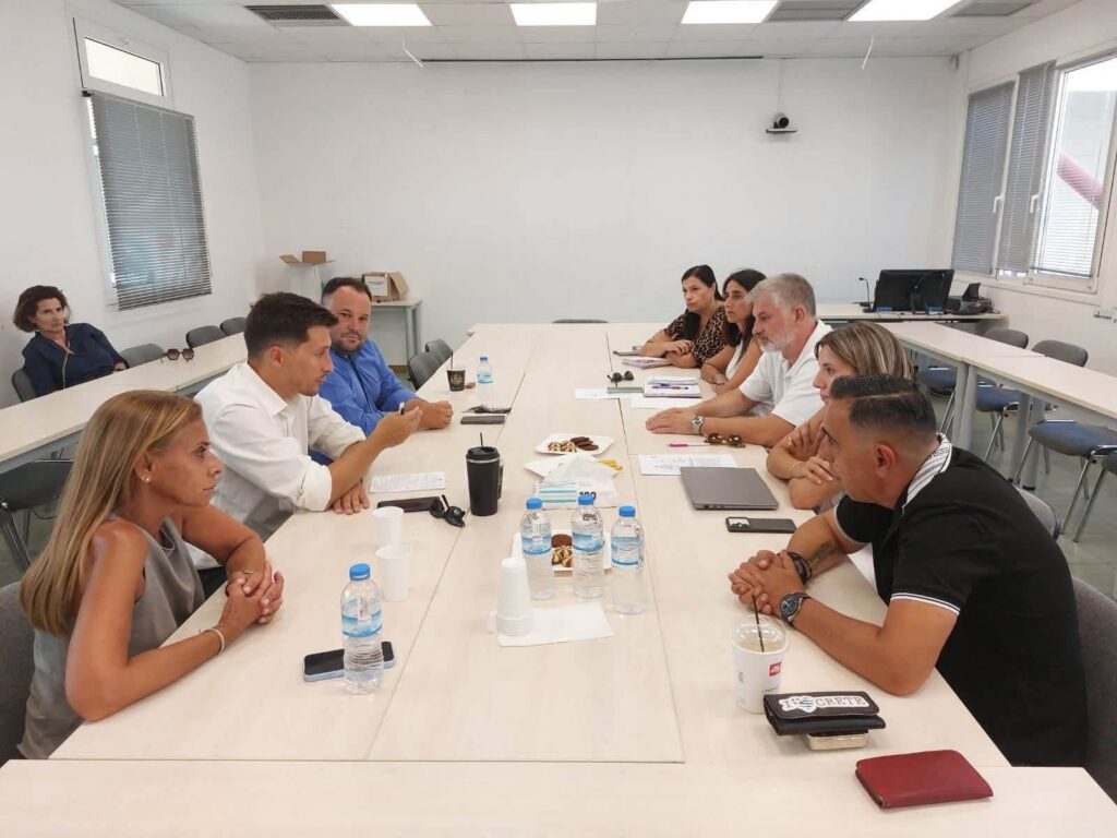 Πάτρα: Κλιμάκιο του ΠΑΣΟΚ στο ΕΑΠ για καταγγελίες και ανασφάλειες των εργαζομένων ΦΩΤΟ 7 Πάτρα: Κλιμάκιο του ΠΑΣΟΚ στο ΕΑΠ για καταγγελίες και ανασφάλειες των εργαζομένων ΦΩΤΟ