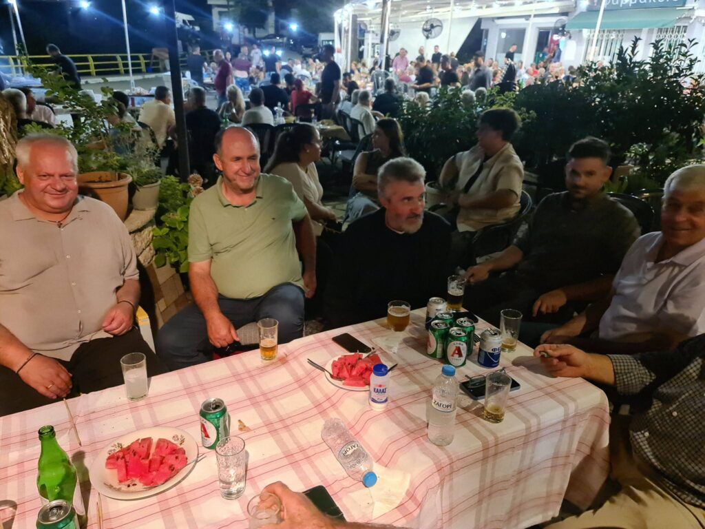 Ο δήμαρχος Καλαβρύτων με την παρέα του στο πανηγύρι των Τριποτάμων ΦΩΤΟ