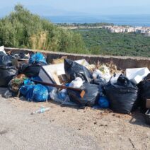 Συλιβαινιώτικα: Σκουπίδια και μπάζα με θέα τον Κορινθιακό προκαλούν εκνευρισμό ΦΩΤΟ 2 Συλιβαινιώτικα: Σκουπίδια και μπάζα με θέα τον Κορινθιακό προκαλούν εκνευρισμό ΦΩΤΟ