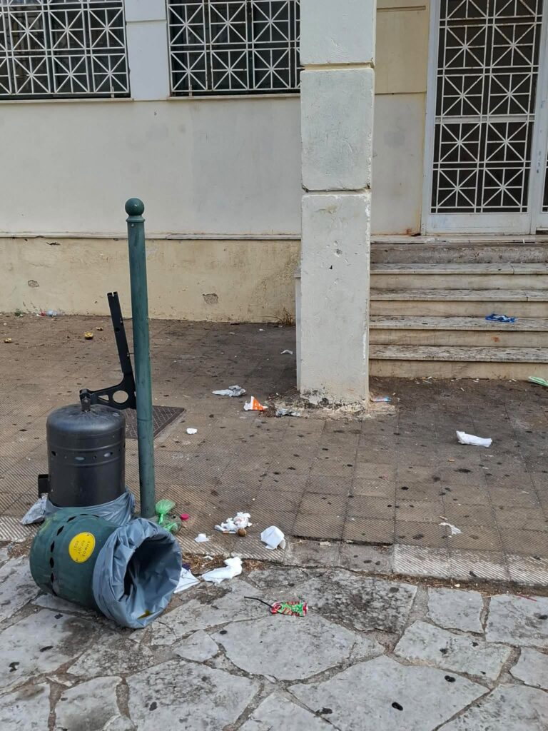 Ακράτα: Βανδαλισμοί και επικίνδυνα «παιχνίδια» με τον δημοτικό φωτισμό ΦΩΤΟ
