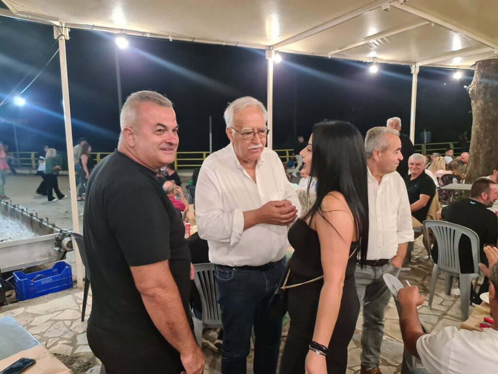 Ο δήμαρχος Καλαβρύτων με την παρέα του στο πανηγύρι των Τριποτάμων ΦΩΤΟ