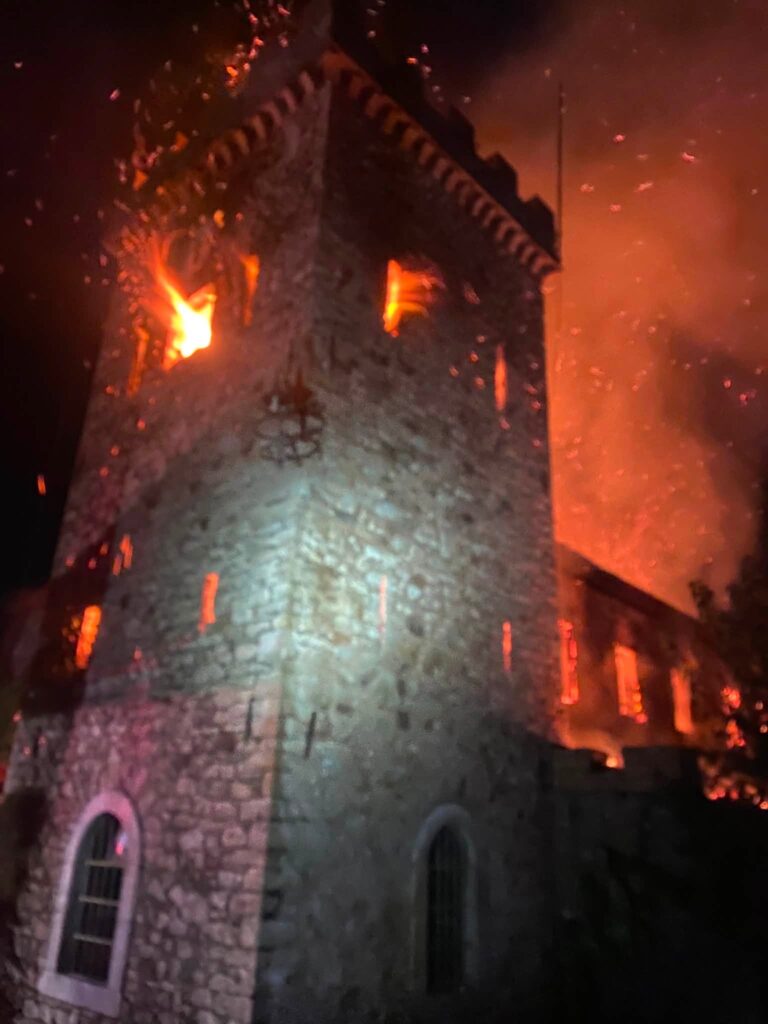 Πάτρα: Μεγάλη φωτιά σε κτίριο της Achaia Clauss – Συναγερμός ανήμερα του «Ανοιχτού Τρύγου» BINTEO-ΦΩΤΟ
