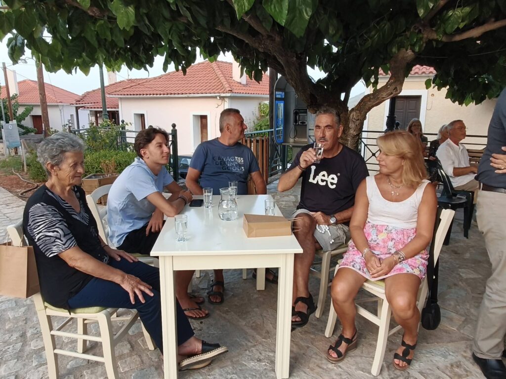 Παρουσίαση του νέου βιβλίου της Σοφίας Αποστολοπούλου στους Αμπελόκηπους Αιγείρας ΦΩΤΟ