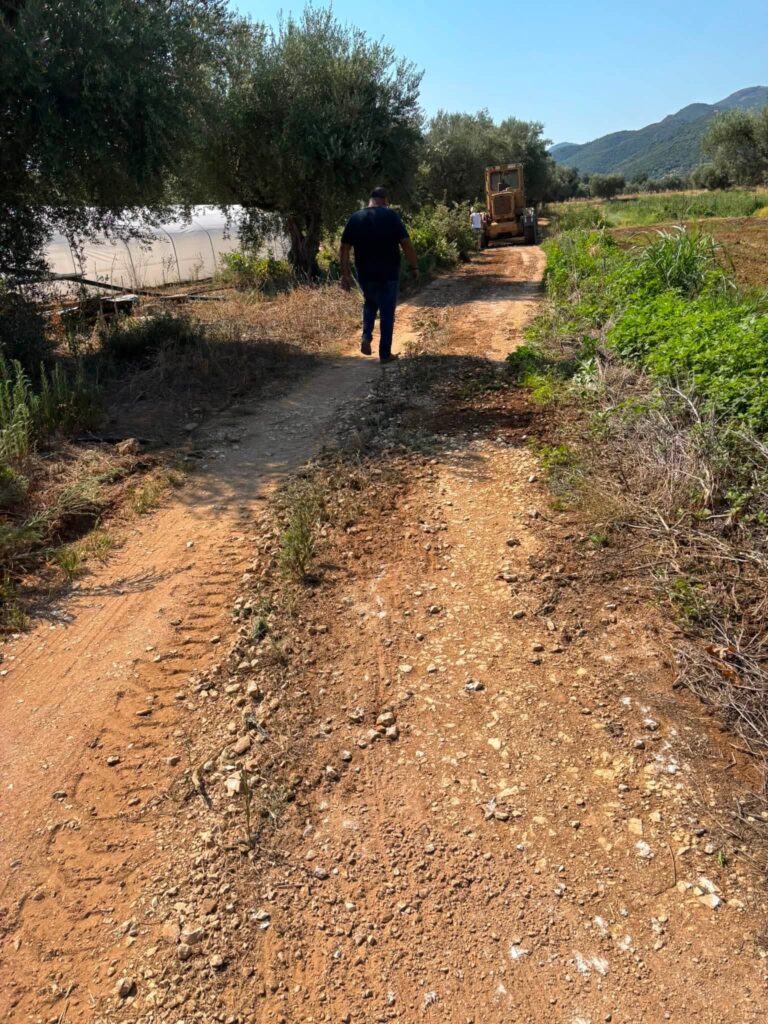 Δύμη: Δύσκολη επιχείρηση για αγροτικούς δρόμους στα κατσάβραχα και τα βάτα ΒΙΝΤΕΟ-ΦΩΤΟ 11 Δύμη: Δύσκολη επιχείρηση για αγροτικούς δρόμους στα κατσάβραχα και τα βάτα ΒΙΝΤΕΟ-ΦΩΤΟ