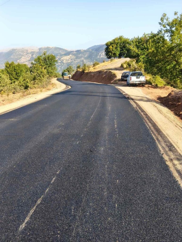Καλάβρυτα: Ξεκίνησε η ασφαλτόστρωση στον δρόμο προς την Μονή Μακελλαριάς ΦΩΤΟ 6 Καλάβρυτα: Ξεκίνησε η ασφαλτόστρωση στον δρόμο προς την Μονή Μακελλαριάς ΦΩΤΟ