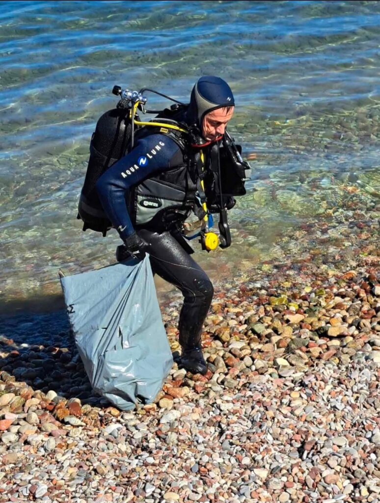 Η εθελοντική δράση «Μία μέρα για την ακτή» στην Αλυκή Αιγίου ΦΩΤΟ