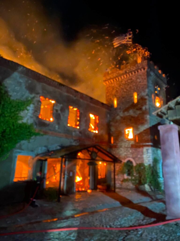 Πάτρα: Μεγάλη φωτιά σε κτίριο της Achaia Clauss – Συναγερμός ανήμερα του «Ανοιχτού Τρύγου» BINTEO-ΦΩΤΟ