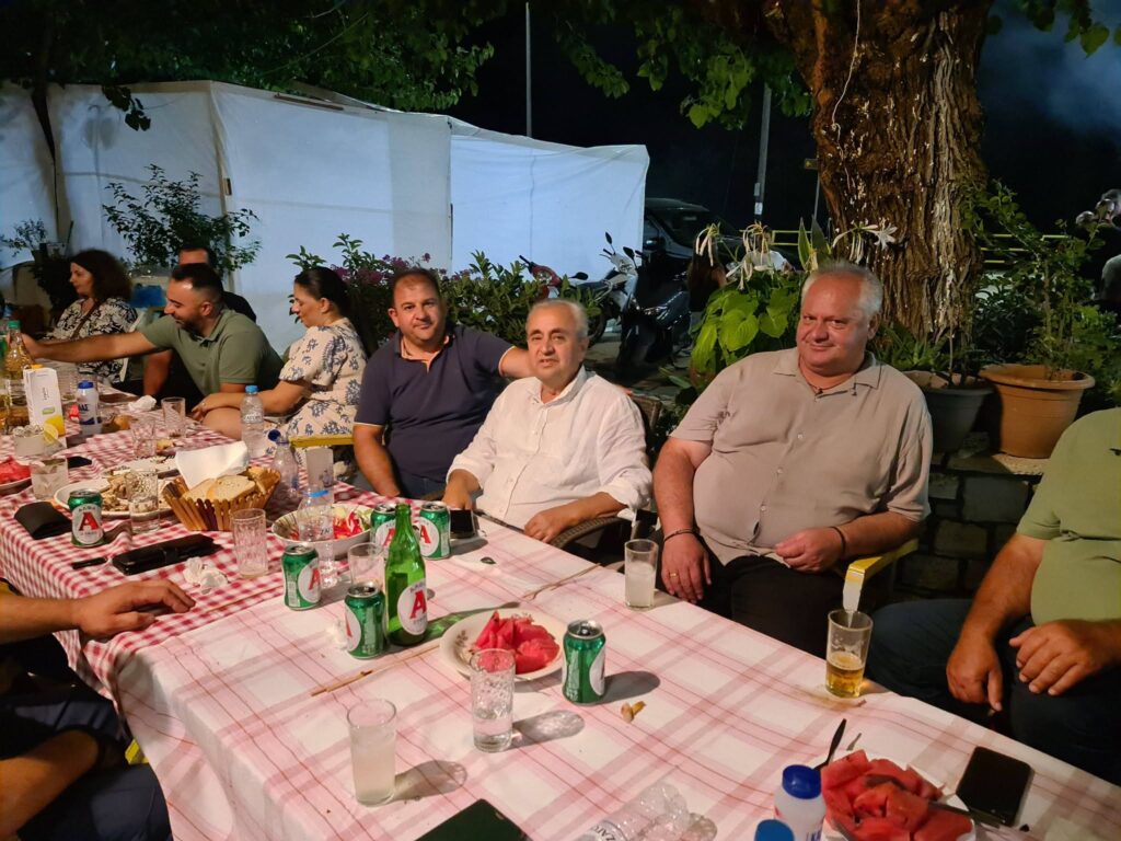 Ο δήμαρχος Καλαβρύτων με την παρέα του στο πανηγύρι των Τριποτάμων ΦΩΤΟ