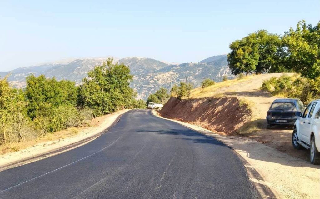 Καλάβρυτα: Ξεκίνησε η ασφαλτόστρωση στον δρόμο προς την Μονή Μακελλαριάς ΦΩΤΟ