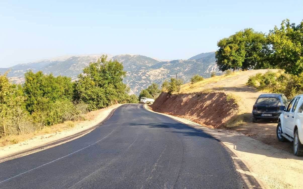 Καλάβρυτα: Ξεκίνησε η ασφαλτόστρωση στον δρόμο προς την Μονή Μακελλαριάς ΦΩΤΟ