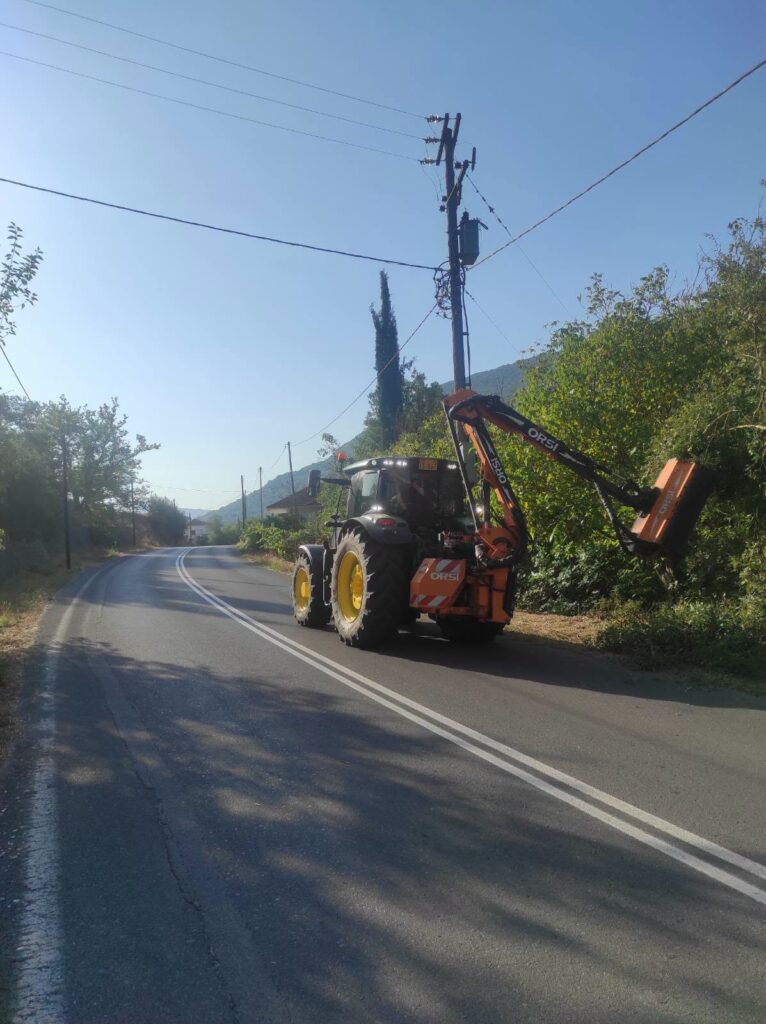 Αχαΐα: Η Πολιτική Προστασία καθαρίζει δρόμους κοντά στην Αρκαδία ΦΩΤΟ