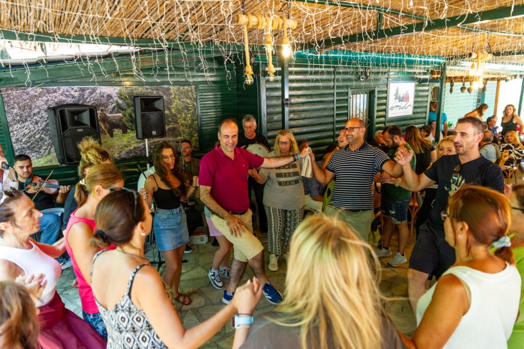 Ο Πανηπειρωτικός Σύλλογος Πατρών στην Κόνιτσα ΦΩΤΟ