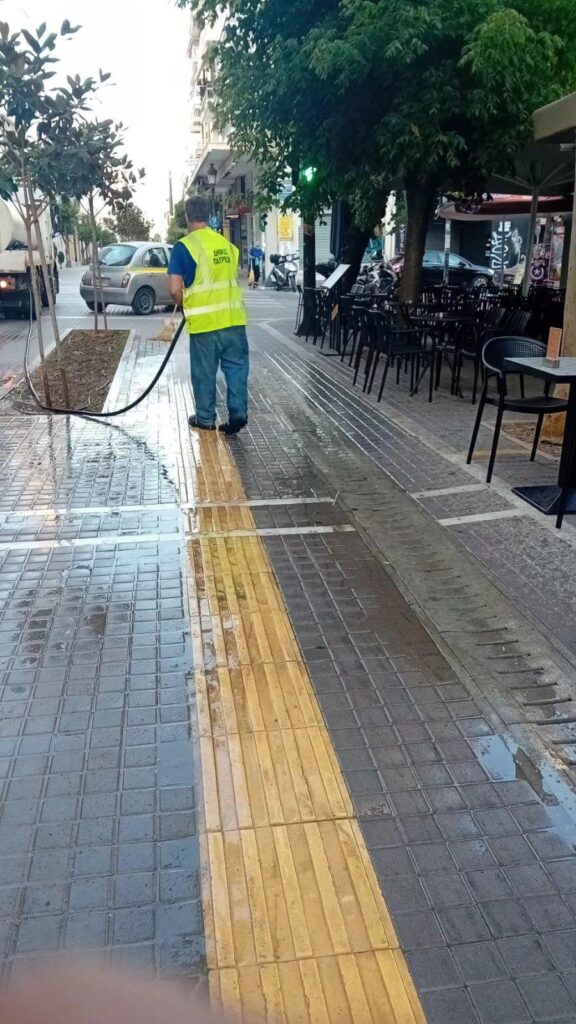 Πάτρα: Επιτέλους καθαρισμοί των πεζόδρομων από συνεργεία του Δήμου ΦΩΤΟ