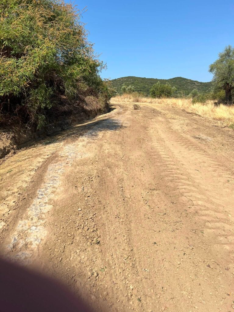 Δύμη: Δύσκολη επιχείρηση για αγροτικούς δρόμους στα κατσάβραχα και τα βάτα ΒΙΝΤΕΟ-ΦΩΤΟ