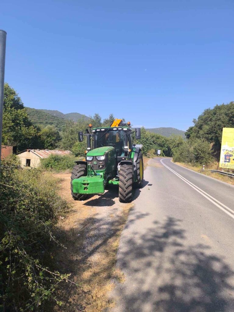 Αχαΐα: Η Πολιτική Προστασία καθαρίζει δρόμους κοντά στην Αρκαδία ΦΩΤΟ