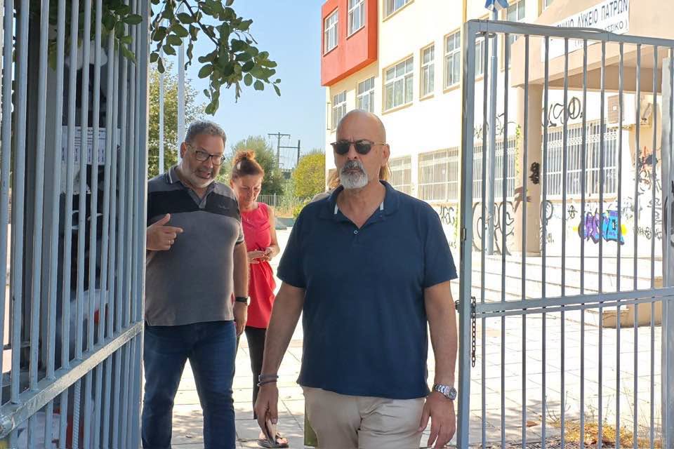 Πάτρα: Φανάρι πεζών στην Βενιζέλου μετά από αίτημα 14 ετών του 12ου Λυκείου ΦΩΤΟ