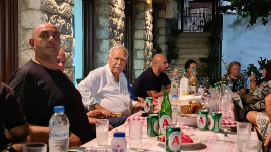 Ο δήμαρχος Καλαβρύτων με την παρέα του στο πανηγύρι των Τριποτάμων ΦΩΤΟ 16 Ο δήμαρχος Καλαβρύτων με την παρέα του στο πανηγύρι των Τριποτάμων ΦΩΤΟ