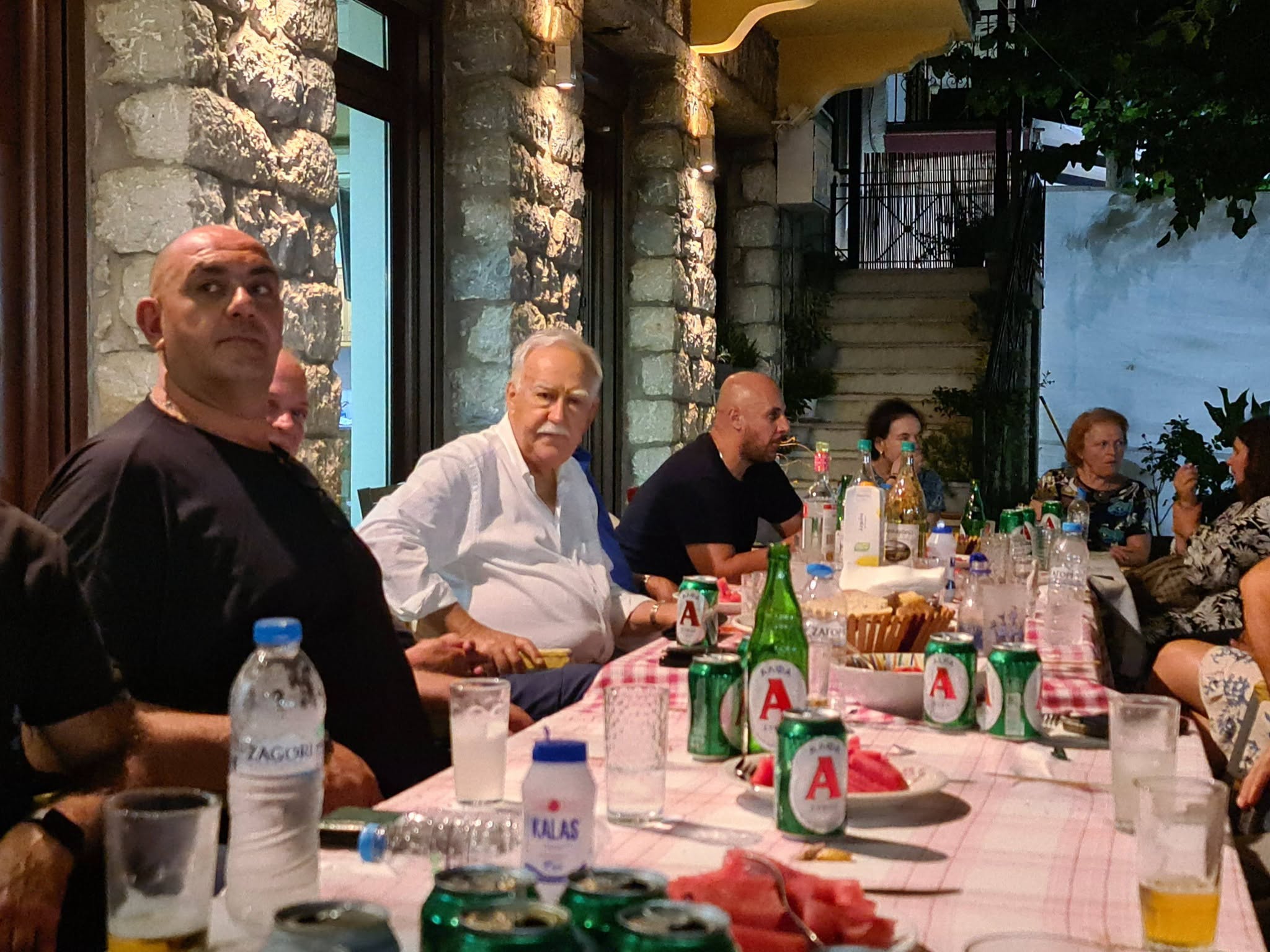 Ο δήμαρχος Καλαβρύτων με την παρέα του στο πανηγύρι των Τριποτάμων ΦΩΤΟ
