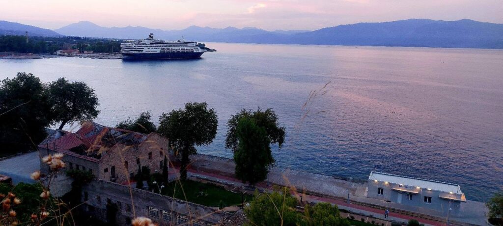 Πανηγυρίζει το εκκλησάκι του Αγίου Νεκταρίου στο Αίγιο ΦΩΤΟ
