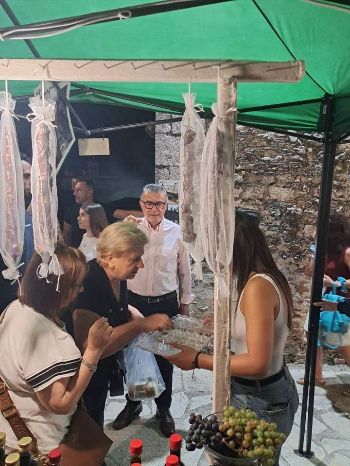 Oι «Δημοκράτες» του Κασσελάκη στην Αγροτική Έκθεση Χαλανδρίτσας ΦΩΤΟ