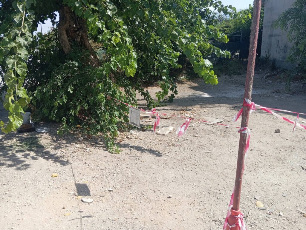 Ιτιές: Ο,τι απαγορεύεται το έχει διάσπαρτα η παρατημένη παραλιακή συνοικία της Πάτρας ΦΩΤΟ