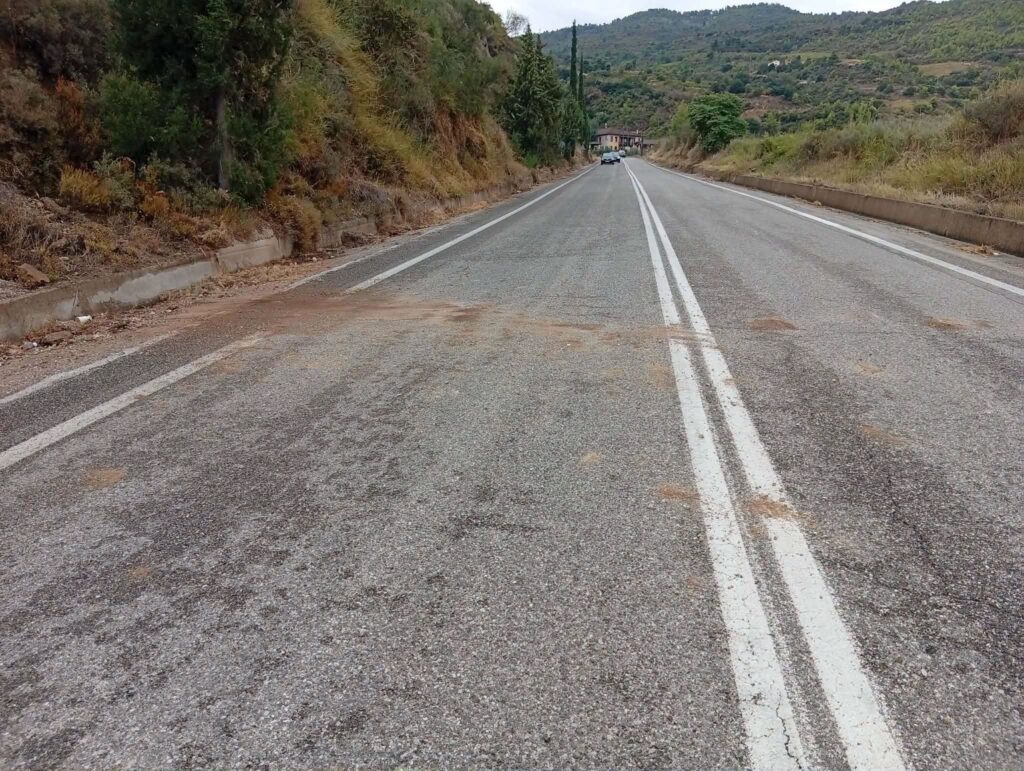 Αχαΐα: Απομάκρυνση επικίνδυνων ογκόλιθων από τον δρόμο της Πούντας ΦΩΤΟ 6 Αχαΐα: Απομάκρυνση επικίνδυνων ογκόλιθων από τον δρόμο της Πούντας ΦΩΤΟ