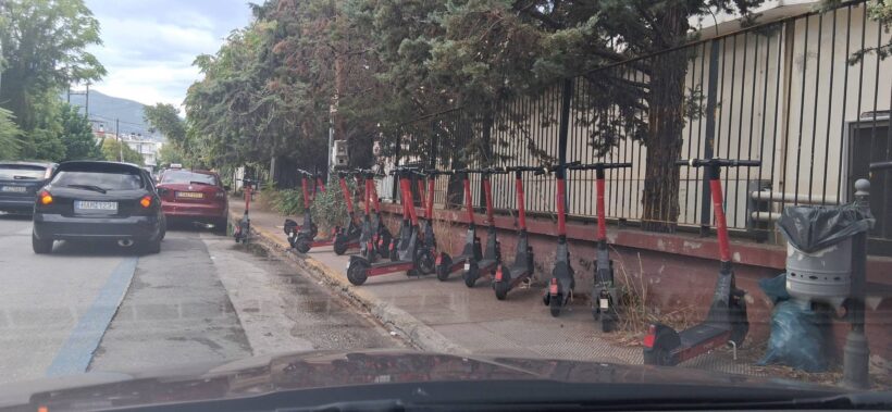 Πάτρα: Χαμός με τα ηλεκτρικά πατίνια – Κλείνουν τα πεζοδρόμια και οι πεζοί βγαίνουν στον δρόμο ΦΩΤΟ