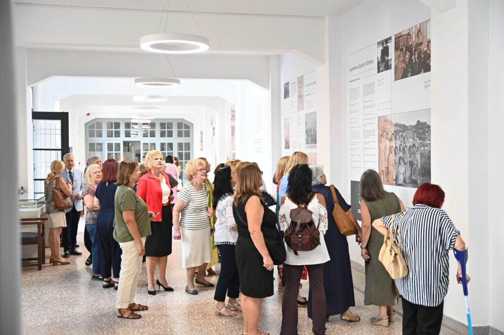 Απόφοιτες των Αρσακείων Σχολείων Πάτρας στο Δημαρχείο ΦΩΤΟ 6 Απόφοιτες των Αρσακείων Σχολείων Πάτρας στο Δημαρχείο ΦΩΤΟ