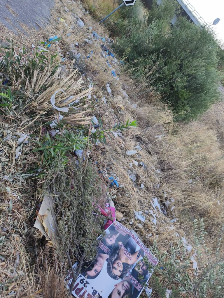 Μποζαΐτικα: Σκουπίδια και εγκατάλειψη στον χώρο κάτω από τις γέφυρες ΦΩΤΟ